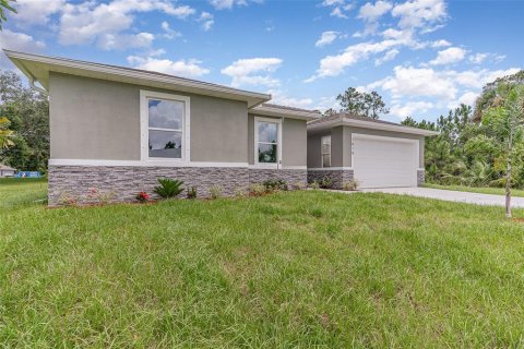 House in Palm Bay, Florida 4 bedrooms, 201.69 sq.m. № 1914982 - photo 2