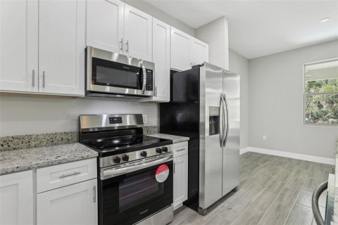 House in Palm Bay, Florida 4 bedrooms, 201.69 sq.m. № 1914982 - photo 5