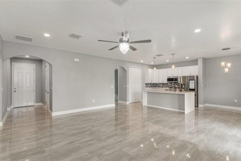 House in Palm Bay, Florida 4 bedrooms, 201.69 sq.m. № 1914982 - photo 10