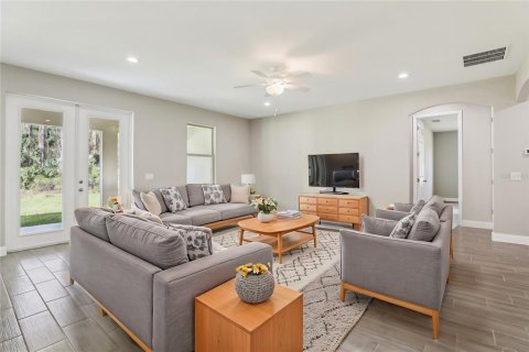 House in Palm Bay, Florida 4 bedrooms, 201.69 sq.m. № 1914982 - photo 8