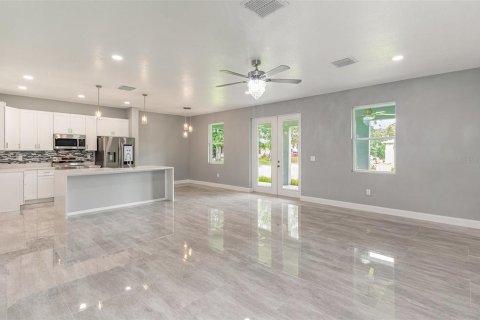 House in Palm Bay, Florida 4 bedrooms, 201.69 sq.m. № 1914982 - photo 9