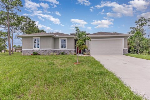 House in Palm Bay, Florida 4 bedrooms, 201.69 sq.m. № 1914982 - photo 1