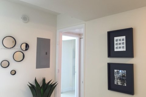 Condo in Miami, Florida, 1 bedroom  № 1818769 - photo 9