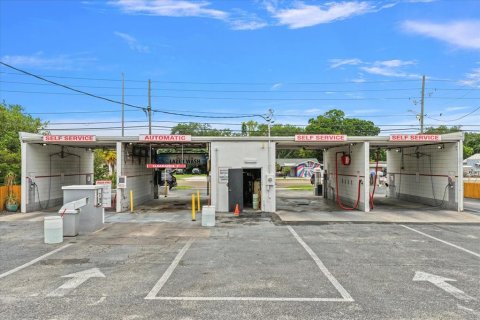 Propiedad comercial en Kenneth City, Florida 150.97 m2 № 2101096