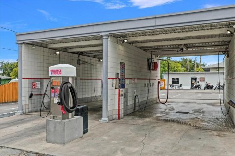 Propiedad comercial en venta en Kenneth City, Florida, 150.97 m2 № 2101096 - foto 6