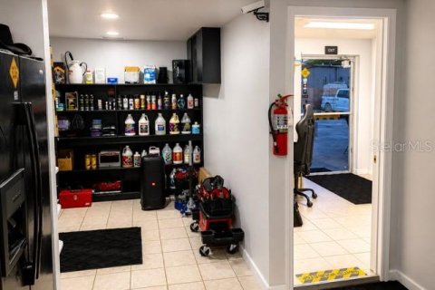 Propiedad comercial en venta en Kenneth City, Florida, 150.97 m2 № 2101096 - foto 14