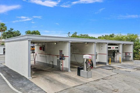 Propiedad comercial en venta en Kenneth City, Florida, 150.97 m2 № 2101096 - foto 5