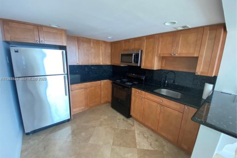 Condo in Miami, Florida, 1 bedroom  № 2003720 - photo 3