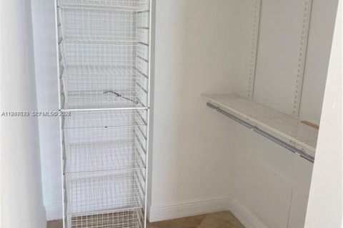 Condo in Miami, Florida, 1 bedroom  № 2003720 - photo 11