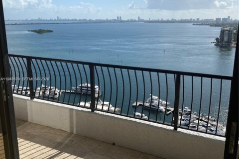 Condo in Miami, Florida, 1 bedroom  № 2003720 - photo 7