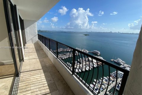 Condo in Miami, Florida, 1 bedroom  № 2003720 - photo 2