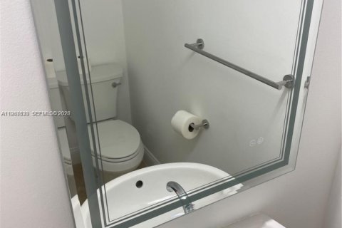 Condo in Miami, Florida, 1 bedroom  № 2003720 - photo 13