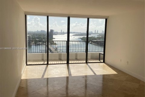 Condo in Miami, Florida, 1 bedroom  № 2003720 - photo 9