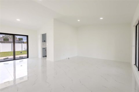 Villa ou maison à vendre à North Fort Myers, Floride: 3 chambres, 119.66 m2 № 2422715 - photo 4