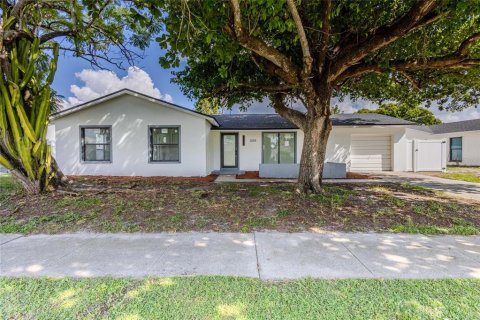 Villa ou maison à North Fort Myers, Floride 3 chambres, 119.66 m2 № 2422715