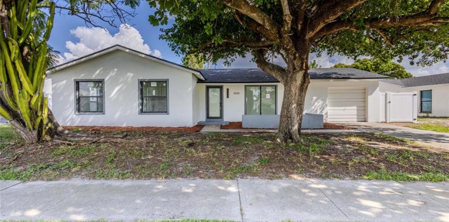 Villa ou maison à North Fort Myers, Floride 3 chambres, 119.66 m2 № 2422715