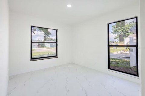 Villa ou maison à vendre à North Fort Myers, Floride: 3 chambres, 119.66 m2 № 2422715 - photo 9