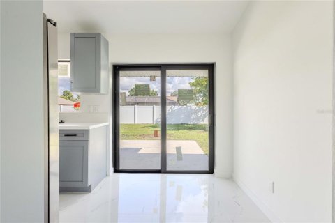 Villa ou maison à vendre à North Fort Myers, Floride: 3 chambres, 119.66 m2 № 2422715 - photo 5