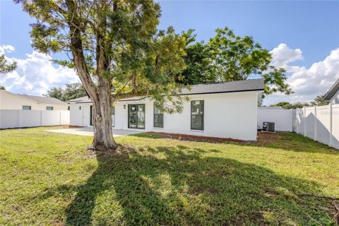 Villa ou maison à vendre à North Fort Myers, Floride: 3 chambres, 119.66 m2 № 2422715 - photo 16