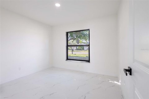 Villa ou maison à vendre à North Fort Myers, Floride: 3 chambres, 119.66 m2 № 2422715 - photo 11
