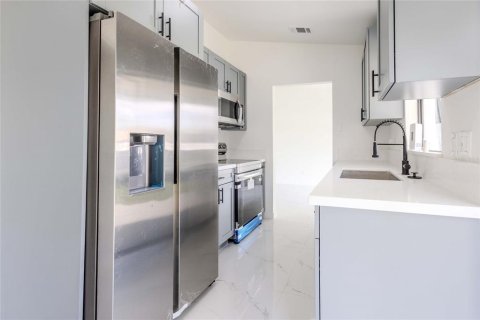 Villa ou maison à vendre à North Fort Myers, Floride: 3 chambres, 119.66 m2 № 2422715 - photo 3