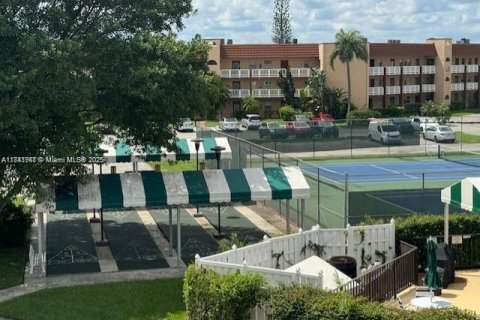 Condo in Sunrise, Florida, 2 bedrooms  № 1839289 - photo 18