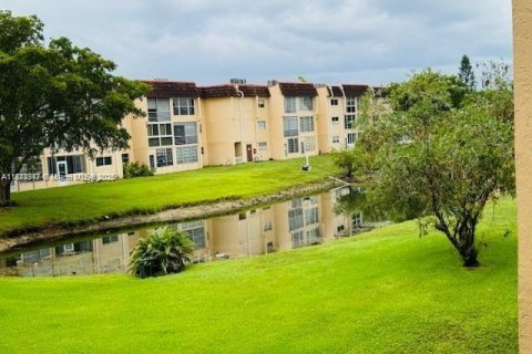 Condo in Sunrise, Florida, 2 bedrooms  № 1839289 - photo 6