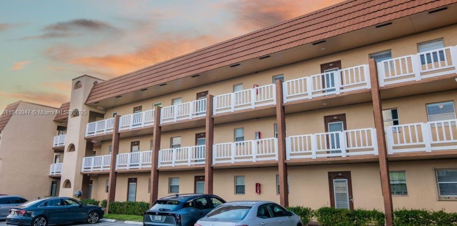 Condo in Sunrise, Florida, 2 bedrooms № 1839289