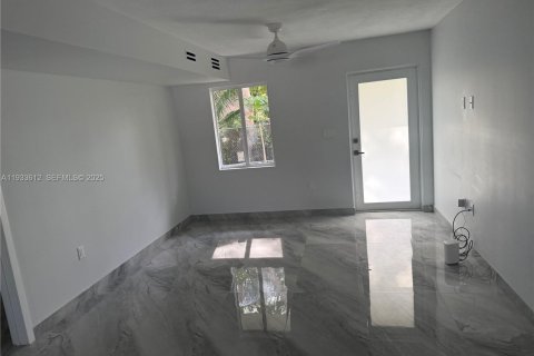 Casa en alquiler en Miami, Florida, 2 dormitorios, 78.97 m2 № 1991442 - foto 5