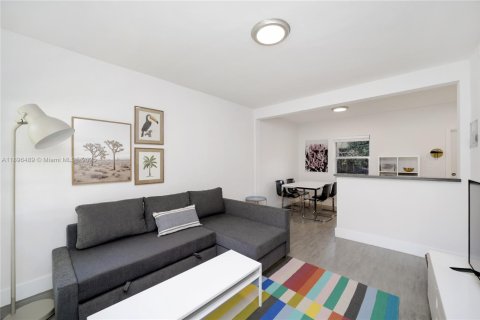 Снять в аренду квартиру в Норт-Майами, Флорида 1 спальня, 44.78м2, № 1948157 - фото 2