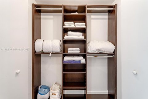 Copropriété à louer à Miami, Floride: 3 chambres, 128.67 m2 № 1920665 - photo 28