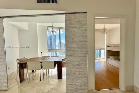 Condominio en alquiler en Miami, Florida, 3 dormitorios, 128.67 m2 № 1920665 - foto 7