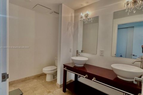Condominio en alquiler en Miami, Florida, 3 dormitorios, 128.67 m2 № 1920665 - foto 6