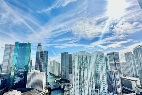 Condominio en alquiler en Miami, Florida, 3 dormitorios, 128.67 m2 № 1920665 - foto 3