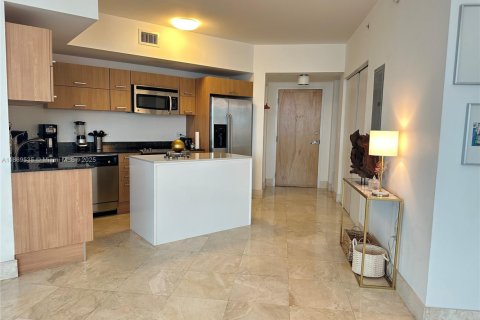Condominio en alquiler en Miami, Florida, 3 dormitorios, 128.67 m2 № 1920665 - foto 2