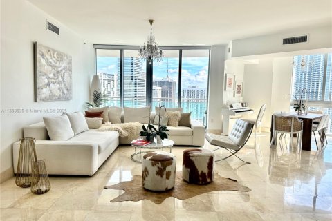Condominio en alquiler en Miami, Florida, 3 dormitorios, 128.67 m2 № 1920665 - foto 1