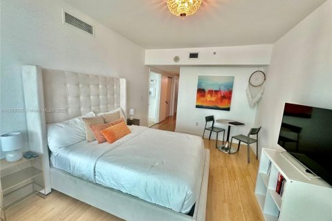 Condominio en alquiler en Miami, Florida, 3 dormitorios, 128.67 m2 № 1920665 - foto 4
