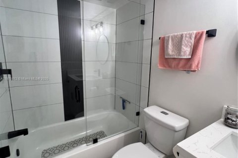 Condominio en alquiler en Tamarac, Florida, 2 dormitorios, 117.99 m2 № 1926567 - foto 21