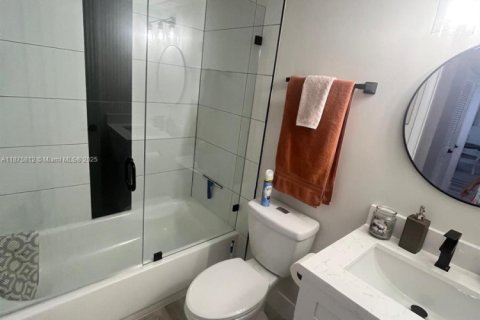 Condominio en alquiler en Tamarac, Florida, 2 dormitorios, 117.99 m2 № 1926567 - foto 15