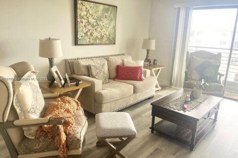 Condominio en alquiler en Tamarac, Florida, 2 dormitorios, 117.99 m2 № 1926567 - foto 1