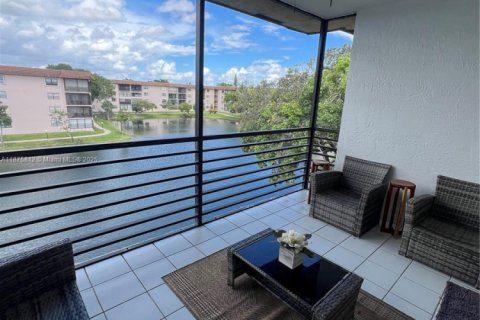 Condominio en alquiler en Tamarac, Florida, 2 dormitorios, 117.99 m2 № 1926567 - foto 27