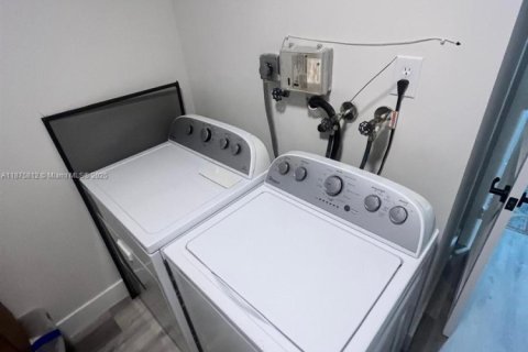 Condominio en alquiler en Tamarac, Florida, 2 dormitorios, 117.99 m2 № 1926567 - foto 14