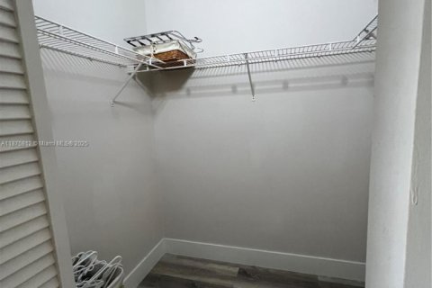 Condominio en alquiler en Tamarac, Florida, 2 dormitorios, 117.99 m2 № 1926567 - foto 25