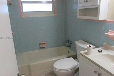 Casa en alquiler en Fort Myers, Florida, 2 dormitorios, 74.88 m2 № 1995800 - foto 4