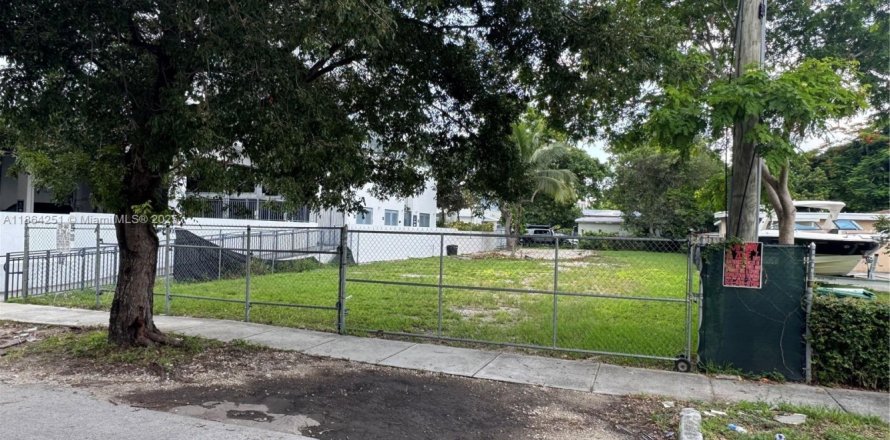 Land in Miami, Florida № 1892525
