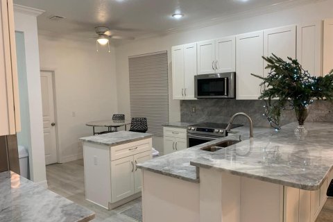 House in Bradenton, Florida 3 bedrooms, 167.5 sq.m. № 2420315 - photo 10
