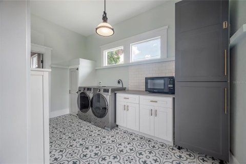 Villa ou maison à louer à Tampa, Floride: 3 chambres, 223.89 m2 № 2151132 - photo 28