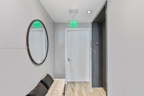 Купить кондоминиум в Майами, Флорида 2 спальни, 103.96м2, № 1926618 - фото 2