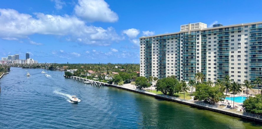 Condo à Sunny Isles Beach, Floride, 1 chambre  № 2073718