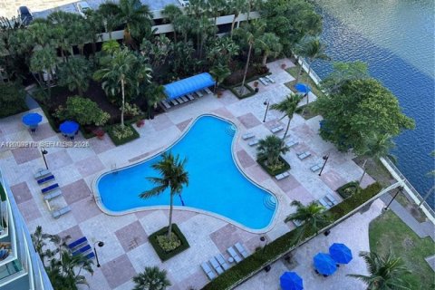 Copropriété à vendre à Sunny Isles Beach, Floride: 1 chambre, 93.37 m2 № 2073718 - photo 15